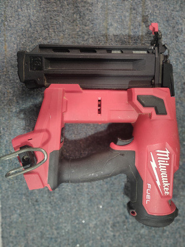 Clavadora Milwaukee M18 Modelo 2746-20 