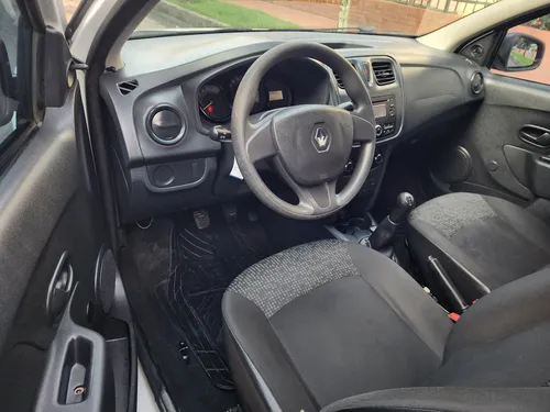 Renault Logan 1.6 Expression / Life +