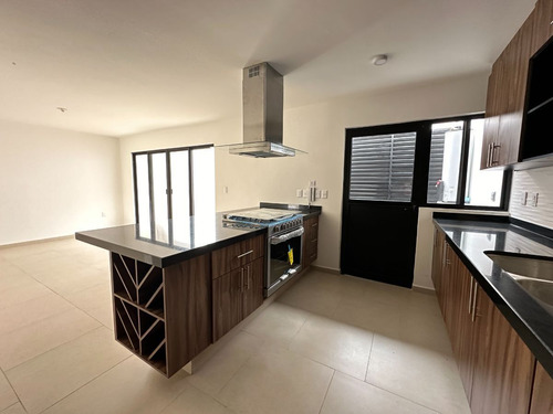Casa En Venta En Privada Andaluz En San Luis Potosi