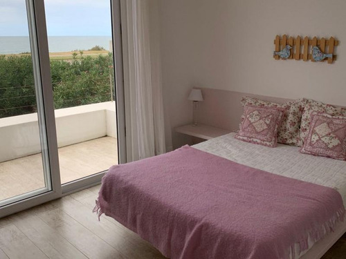 Casa En Venta De 5 Dormitorios En Playa Mansa