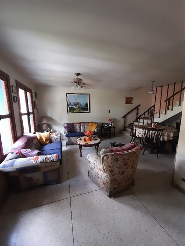 Imagen 6 de 28 de Fernando Guerrero Vende Casa Urb Trigal Sur Calle Abierta, Av Ppal Del Triga