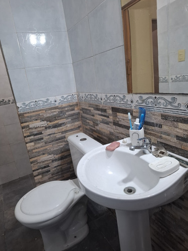 Casa Tipo Apartamento De 2 Dormitorios, Patio Pequeño Para Colgar Ropa.garantía Depósito En Atahualpa