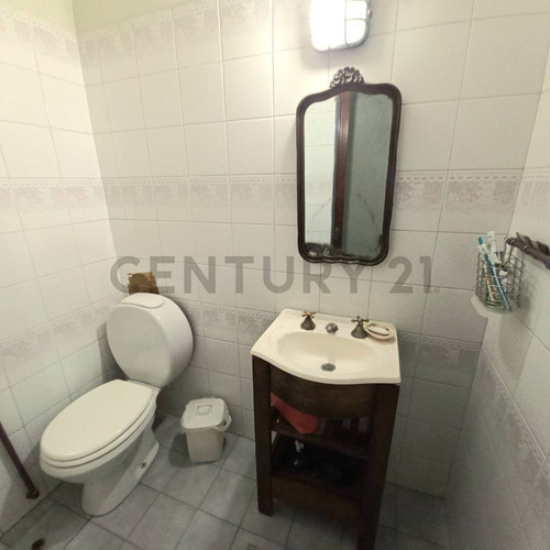 Venta Casa 5 Ambientes - Padua Centro - Con Parque Y Pileta