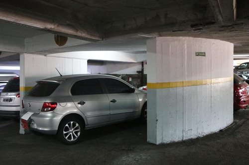 Imagen 3 de 8 de Venta De Cochera Cubierta En Once Seguridad 24hs