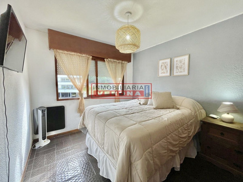 Imagen 9 de 25 de Apartamento En Venta A Una Cuadra Del Mar, Reciclado Y Con Parrillero Propio
