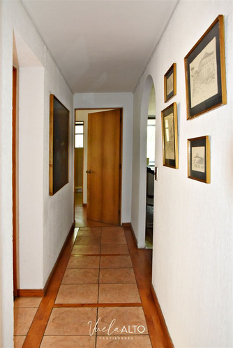 Departamento En Venta De 4 Dorm. En Las Condes / Metro Colon