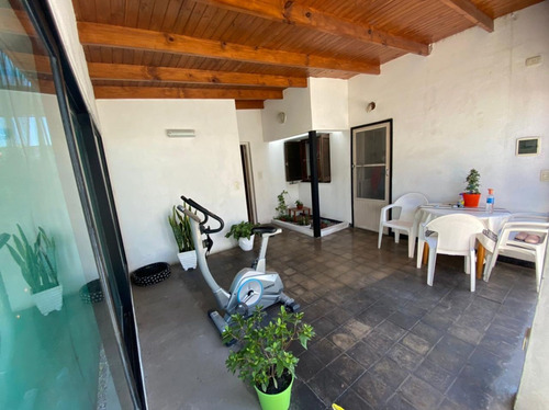 Casa En Venta 2 Dormitorios Y Parque. La Plata
