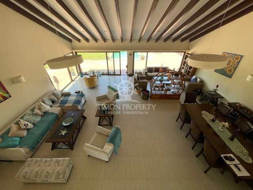Venta Casa 1.100 Mts2, Piscina Temperada (104034)