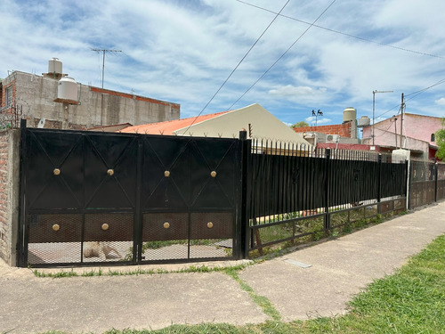 Casa En Virrey Del Pino A Pasos De Ruta 3