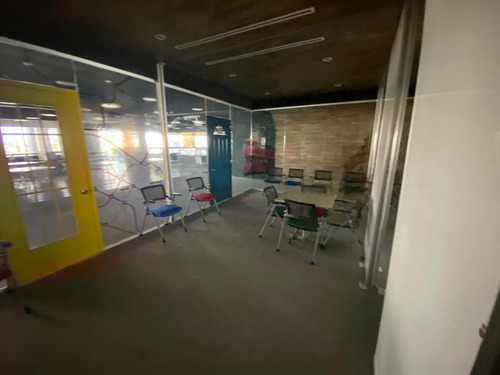 Oficina Plug And Play De 3,439 M² En Renta: Espacio Amplio Y Listo Para Ocuparlo