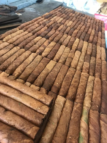 Imagen 2 de 4 de Puro De Tabaco Elaborado A Mano.