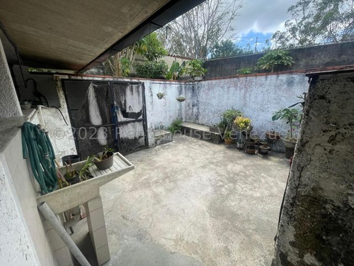 Acogedora Casa En Venta En Alto Hatillo. Negociable