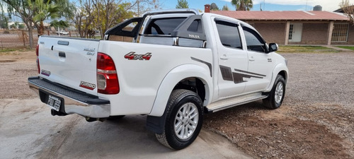 Toyota Hilux Srv 4x4 Mt