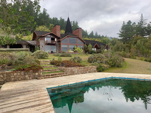 Casa En Venta De 6 Dorm. En Vichuquén
