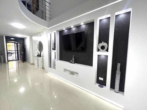 Imagen 1 de 29 de Moderna Casa En Venta Pueblo Nuevo