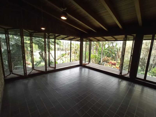 En Venta Casa En Urbanización Guataparo Country Club, Valencia Estado Carabobo Venezuela / Emer.