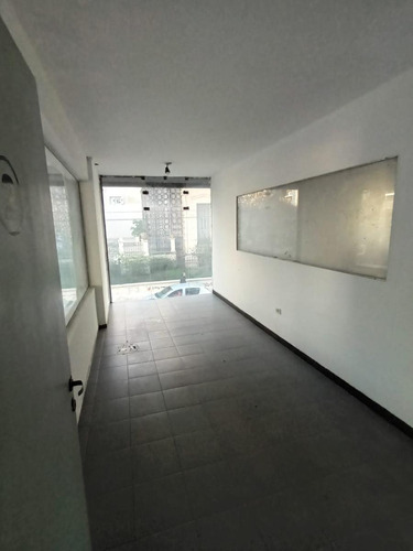 Gran Local En Venta Barrio Centro Sobre Av Gral Paz Esq. Rioja - 25 Mts De Doble Vidriera, Recibo Menor