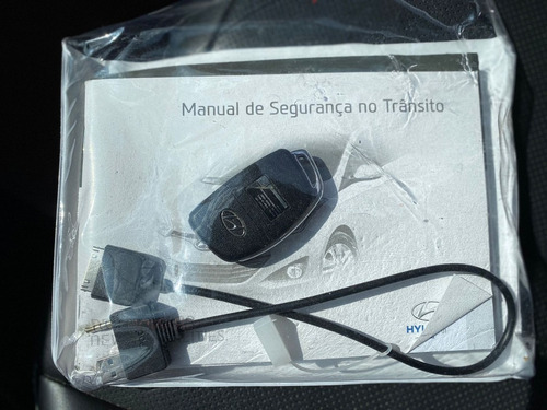 Imagem 11 de 12 de Hyundai Hb20s 1.0 Comfort Plus 12v 2015