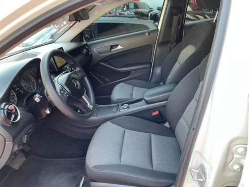 Imagen 8 de 10 de Mercedes-benz Clase A 2015 1.6 180 Cgi At
