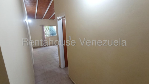 Casa En Venta, Rafael Gamarra Trae Para Ud, 2e11232, Bella En Urbanizacion Privada De Cabudare Comedor, 4 Habitac Y 2 Baños, Estacionamiento Para 3 Vehiculos Con Porton. Tanque Subterraneo 4000 Lts