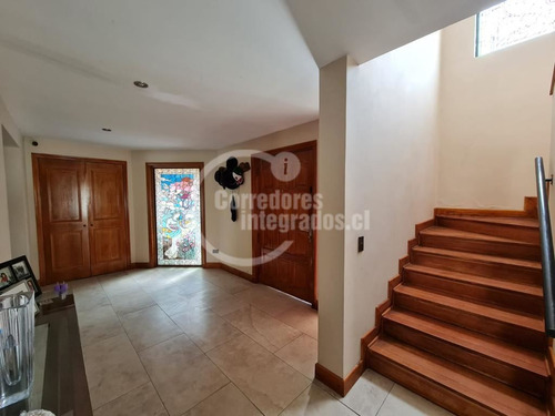 Casa En Venta De 6 Dorm. En Las Condes