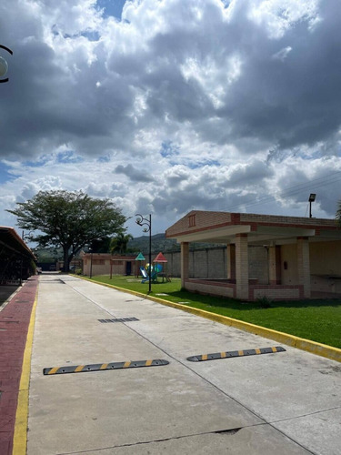 Código: 277729 Alquiler Townhouse Amoblado Urb. Villa Fontana, 650$ Mml Solo Clientes