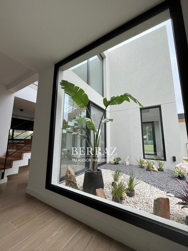 Casa Venta 5 Ambientes En Ayres Plaza Pilar Lote De 923 M2