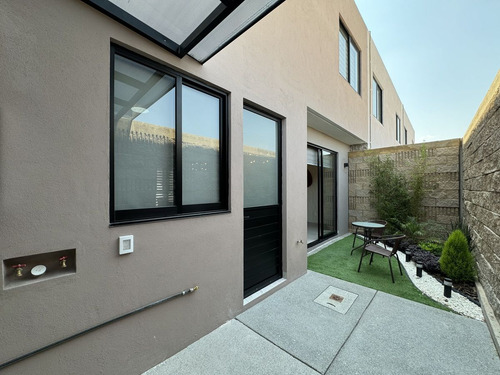Casa En Venta En Lomas Del Marqués, Qro; Con Recámara En Planta Baja