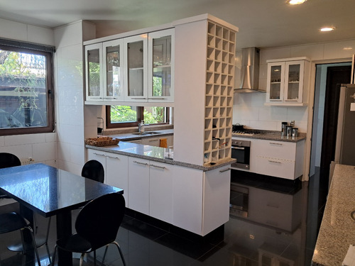 Moderna, Amplitud, Líneas Simples, Los Nogales Sector Nuevo.