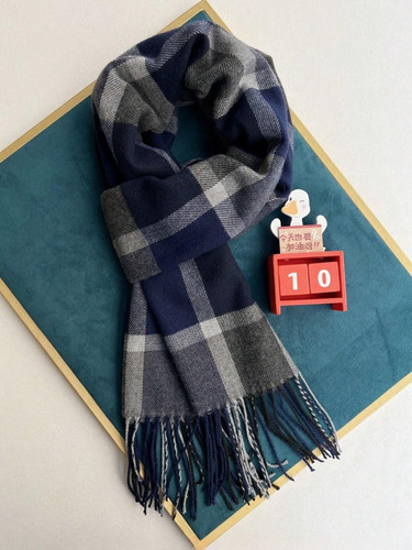 Bufanda Kastpe Windsor Rectangular Azul Con Flecos