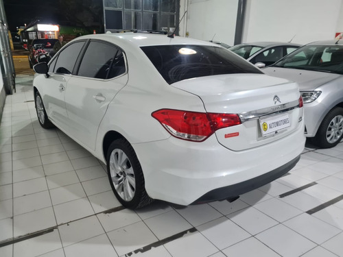 Imagen 4 de 8 de Citroen C4 Lounge Hdi 2015