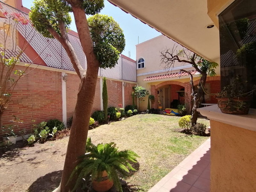 En Venta Casasa En Carretas, Gran Ubicación, 4 Recamaras, 5.5 Baños, Cto De Serv