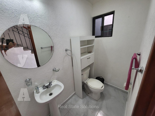 Casa En Renta, 3 Recámaras, Cuarto Servicio, Sm 18, Cancún Centro.