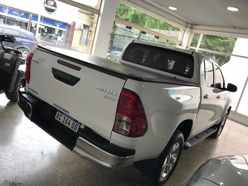 Imagen 4 de 12 de Toyota Hilux 2.8 Cd Srv 177cv 4x2 At 2018