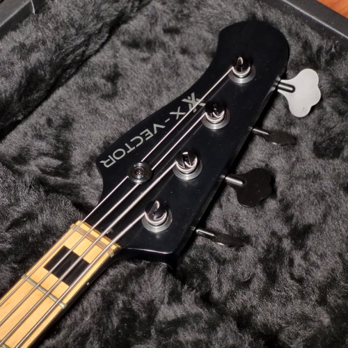 Baixo Canhoto 4 Cordas Ativo X-vector Osm Custom Musicman (Usado)