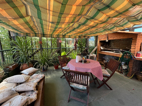 Venta De Casa En Cordón ¡3 Dormitorios, Escritorio, Dos Baños, Parrillero Y Garage!
