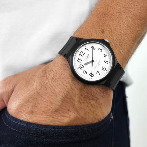 Relógio De Pulso Casio Com Corria De Resina Cor Preto - Fondo Branco