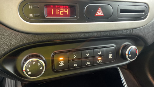 Imagen 20 de 25 de Kia Carens Suv Ex 2.0