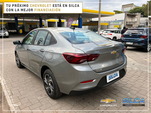 Imagen 6 de 19 de Chevrolet Onix Plus Lt2 2024 Gris Oscuro 0km