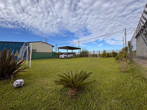 Venta - Casa De Un Dormitorio Con Galería Y Pileta En Punta Chacra, Roldan