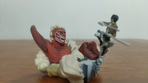 Shingeki No Kyojin Attack On Titan Colosal Miniatura 