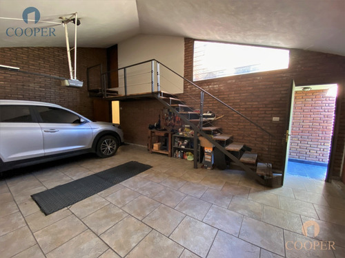 Imagen 17 de 27 de Casa De Categoría En Venta, Villa Cabrera, 4 Dormitorios