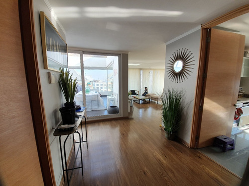 Imagen 2 de 20 de Arriendo Exclusivo Y Luminoso Penthouse A Pasos Jumbo Bilbao