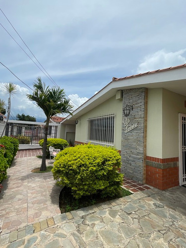 Se Vende Casa De 352 Mts² En La Urbanización El Centro Maracay Aragua