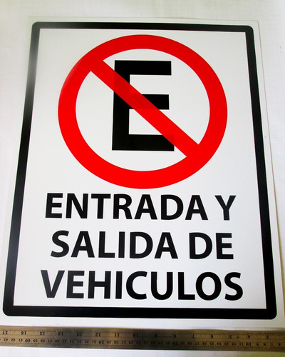 Imagen 1 de 2 de Letrero No Estacionar Entrada Y Salida De Vehículos 40x50 Cm