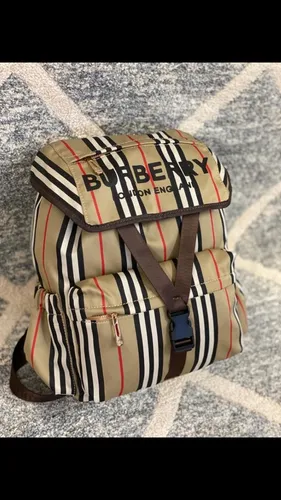 Periodo perioperatorio auge Inesperado Mochila Burberry | MercadoLibre 📦