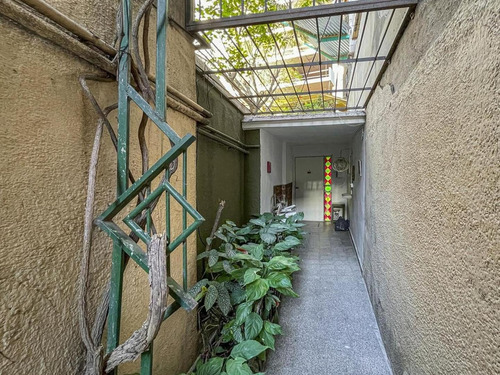 Imagen 4 de 10 de Casa De Pasillo En Planta Alta Parque De Las Colectividades
