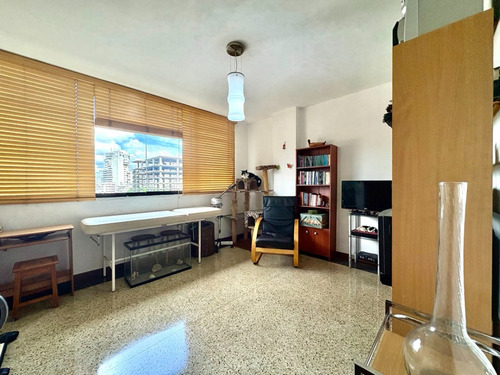 Amplio Y Cómodo Apartamento, Consta De 120m2 Chacao Bello Campo Caracas