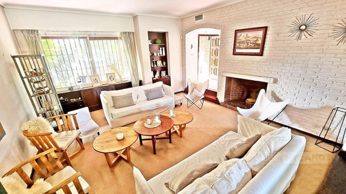 Imagen 6 de 26 de Casa Chalet De 2 Plantas Con Pileta En Venta En San Isidro, Santa Rita