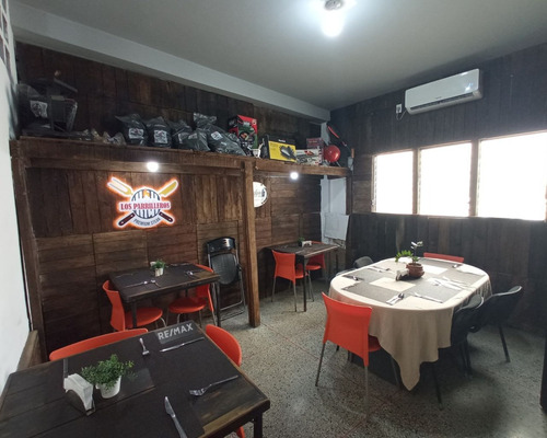 Club De Los Parrilleros, Calle Libertad De Los Robles, Maneiro, Con Tanque, Con Cerca Electrica